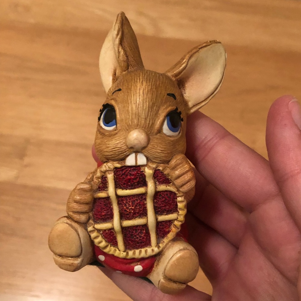 Pendelfin “Picnic Midge” Bunny